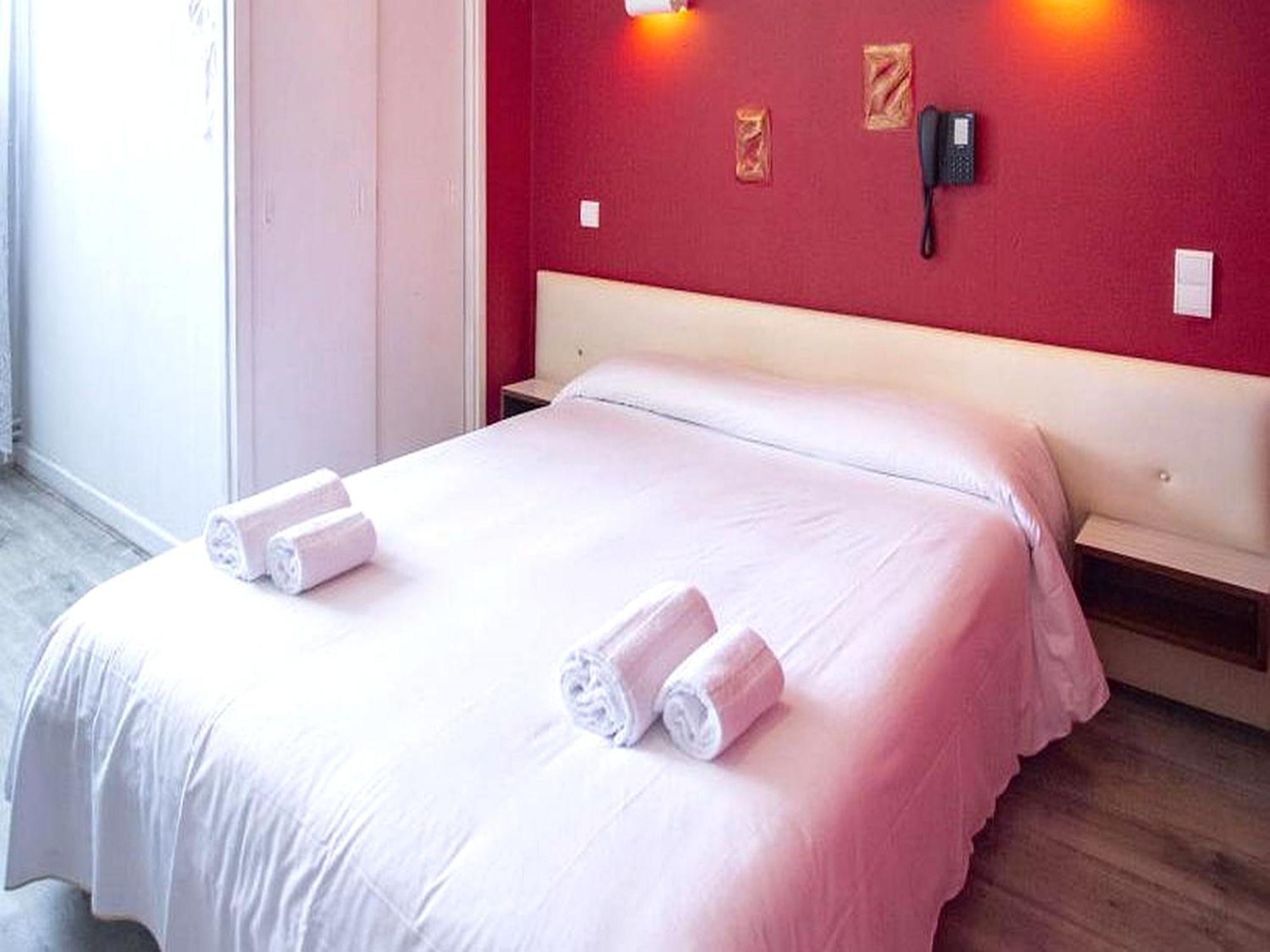 Le Relais De La Route Bleue Hotell Saint-Loup  Eksteriør bilde