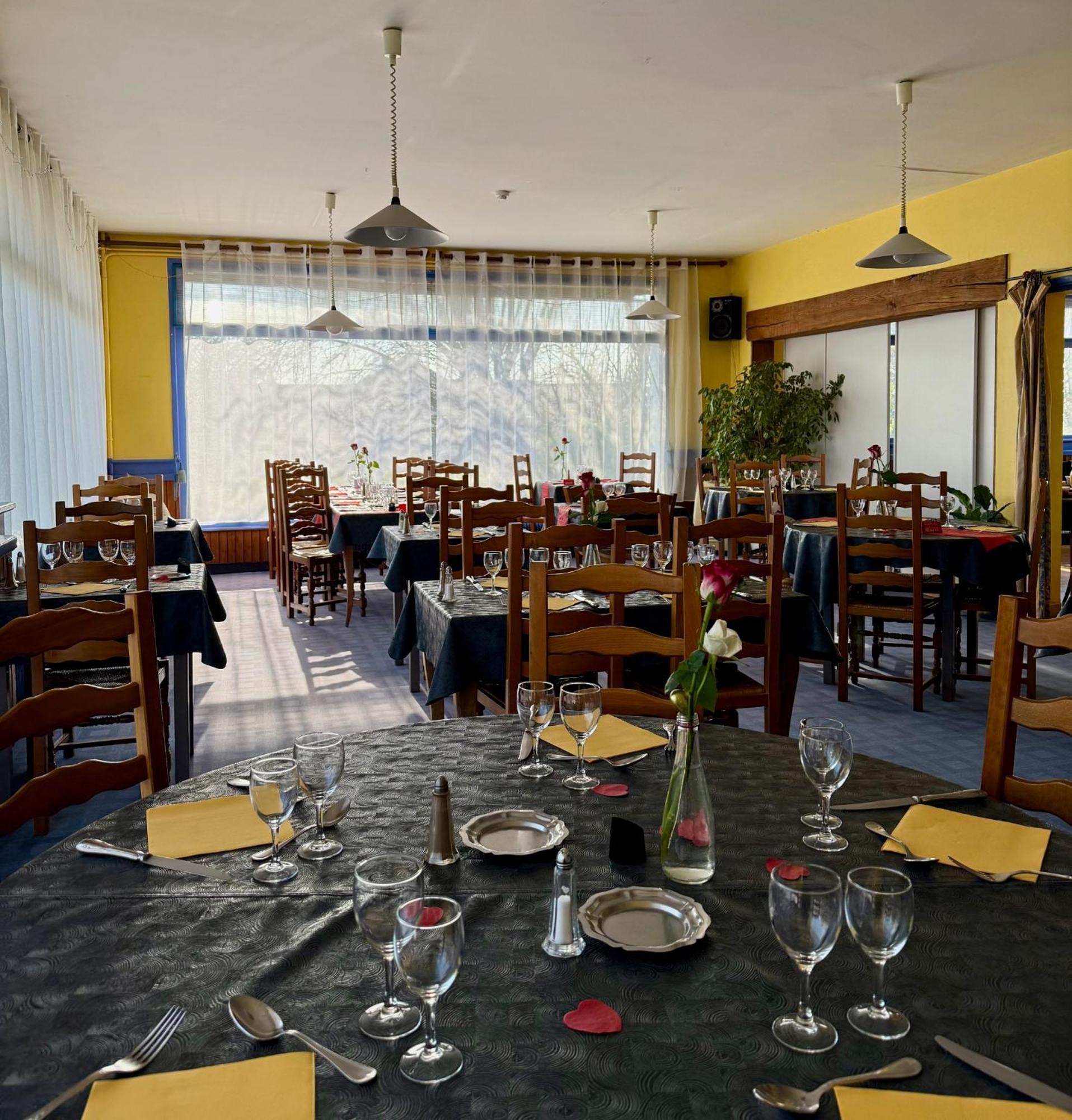 Le Relais De La Route Bleue Hotell Saint-Loup  Eksteriør bilde